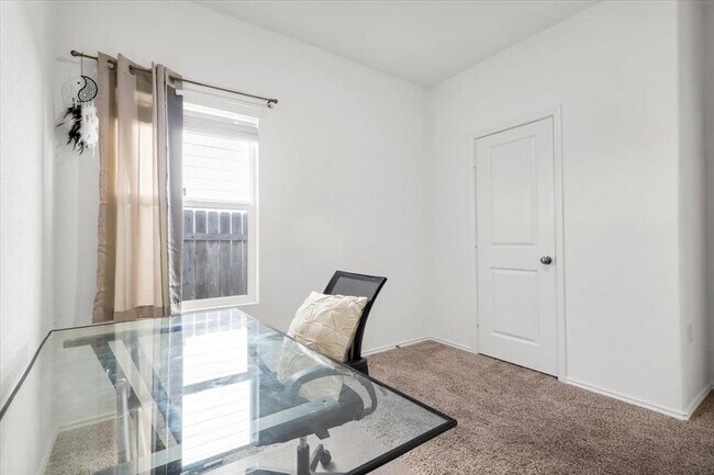 Building Photo - 2313 Forgetmenot Ln