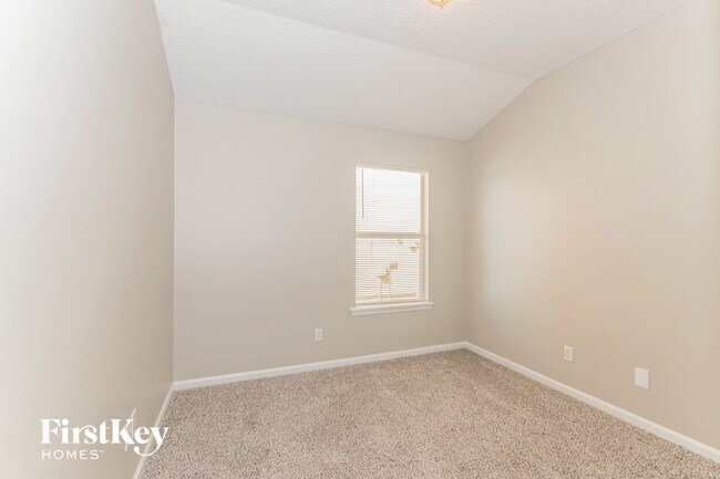 Building Photo - 1255 Bedrock Dr