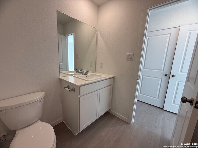 Building Photo - 204 Ottawa Wy