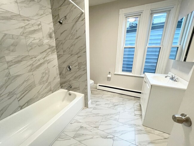 Building Photo - 3 Bed - 1000sqFt - Mission Hill