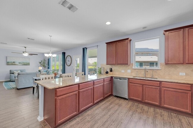 Building Photo - 5812 Pescia St