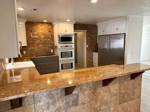 Building Photo - Gorgeous Santa Clara Home with Stunning Ki...