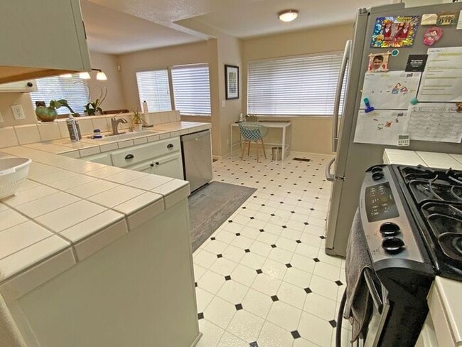 Building Photo - 478 Mill River Ln