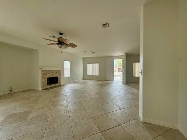 Building Photo - 74088 Daisy Ln