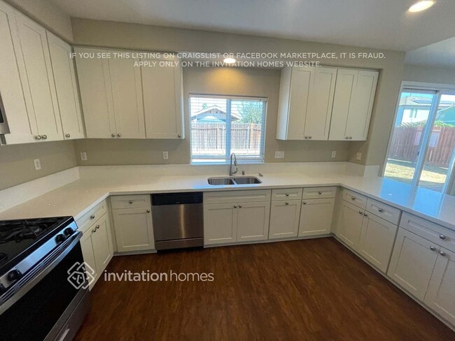 Building Photo - 3915 Eugene Dr