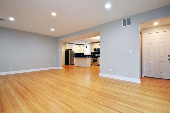 Building Photo - 3552 Irving Ave S