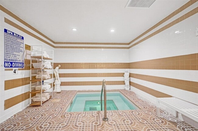 Building Photo - 10101 Collins Ave