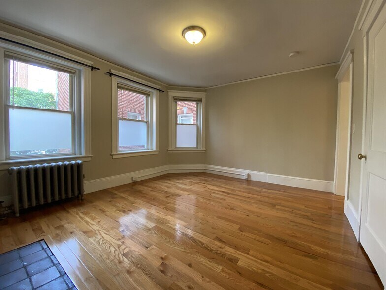 Building Photo - 4 Craigie Cir