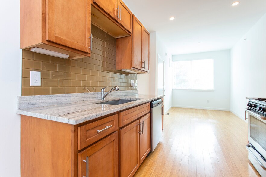 Building Photo - 1519 Ogden St