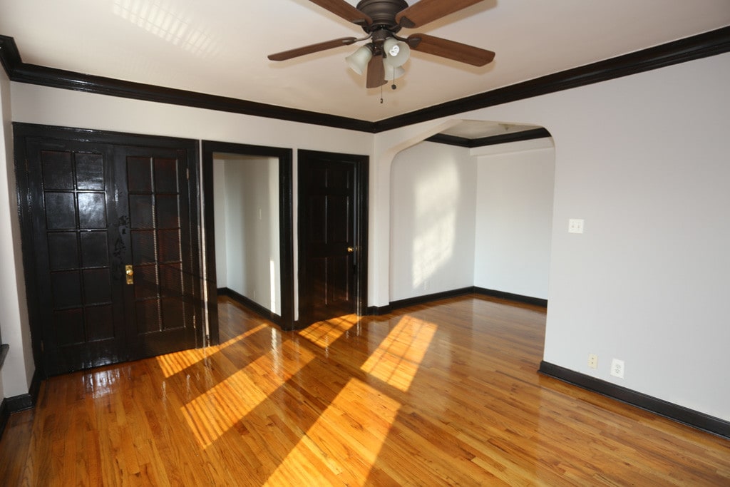 Building Photo - 846 W Montrose Ave