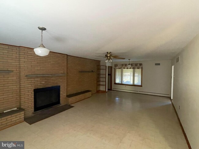 Building Photo - 1306 Hawthorne Ln