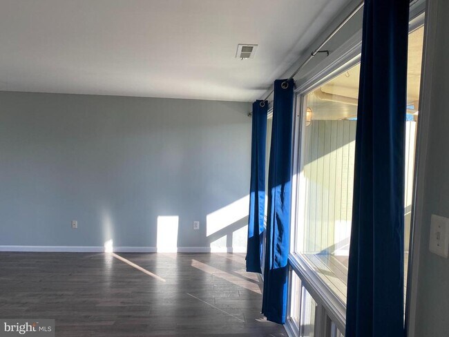 Building Photo - 7101 Donnell Pl