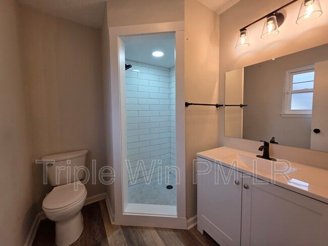 Building Photo - 8 Willowridge Cove