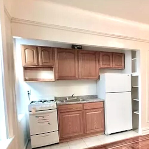 Building Photo - 114 W 238th St