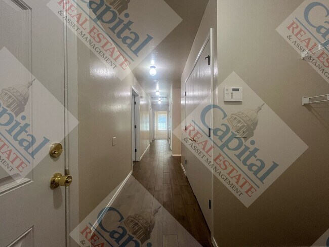 Building Photo - Beautiful 4 Bedroom