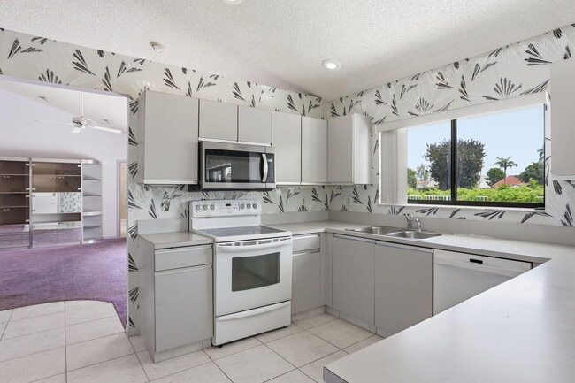 Building Photo - 9476 El Clair Ranch Rd