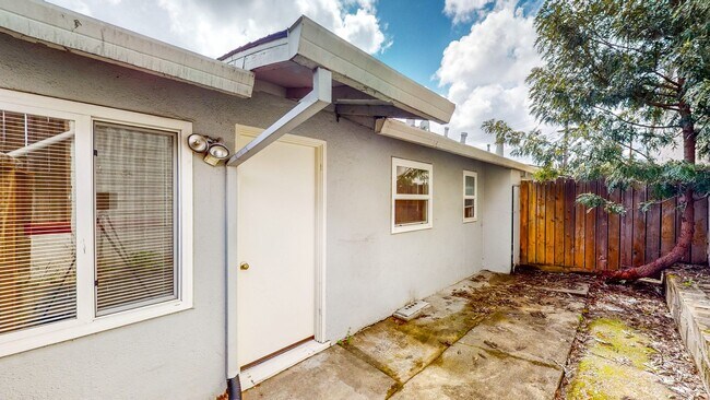 Building Photo - 4940-4942 Sonoma Highway