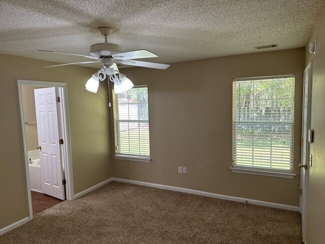 Building Photo - 567 Laurel Hill Cir