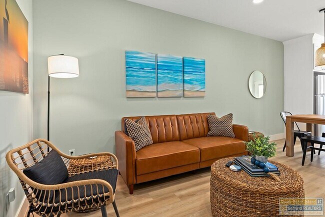 Building Photo - 111 W Sunny Isle Dr