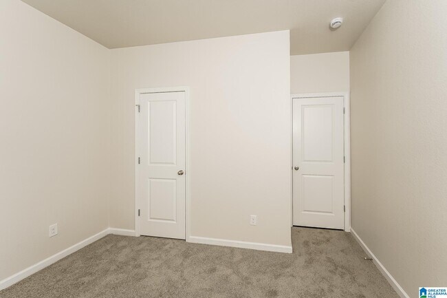 Building Photo - 950 Clover Cir