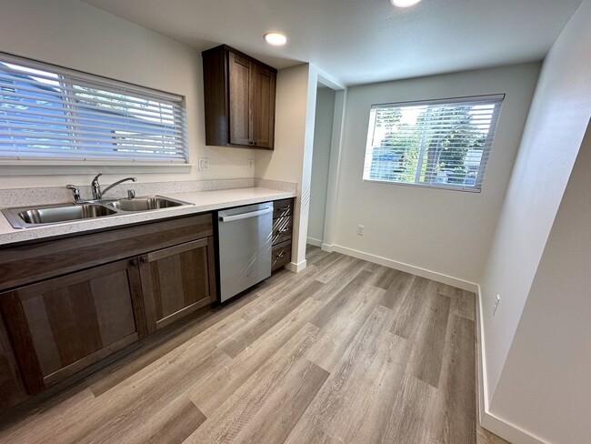 Building Photo - Charming Newly Renovated Richland Home – A...