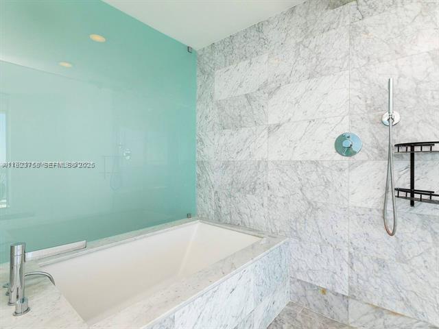 Building Photo - 3131 NE 7th Ave