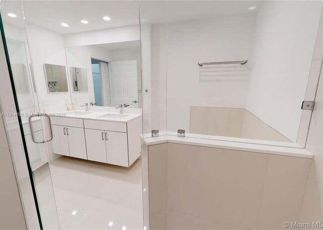 Building Photo - 5081 NW 116th Ct