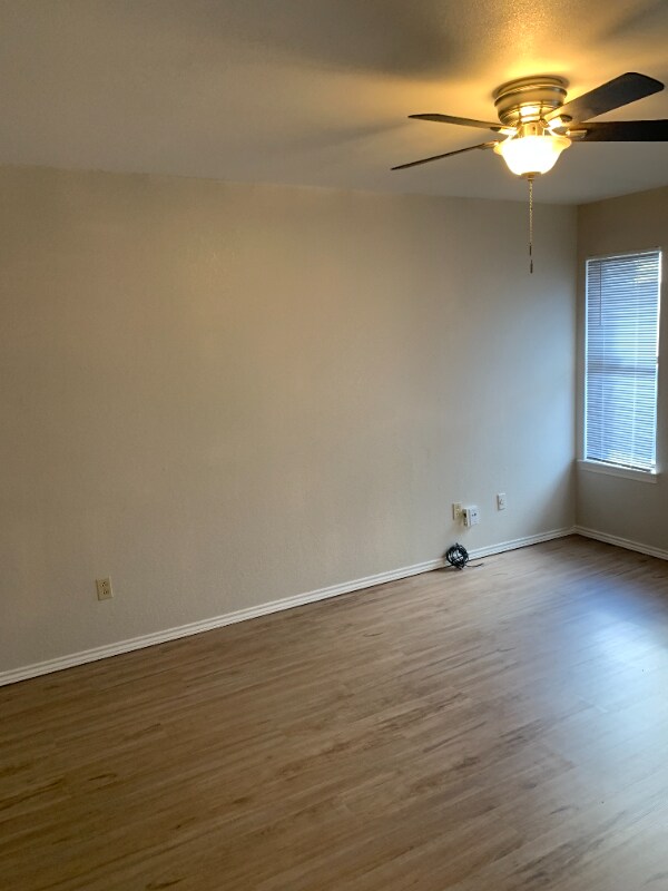Building Photo - 2013 S Loop 289
