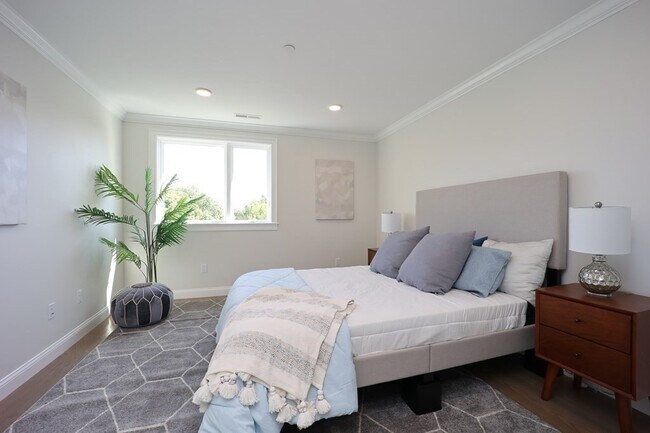 Building Photo - 1400 Centre St