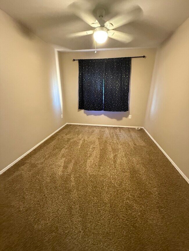 Building Photo - HOUSE FOR RENT