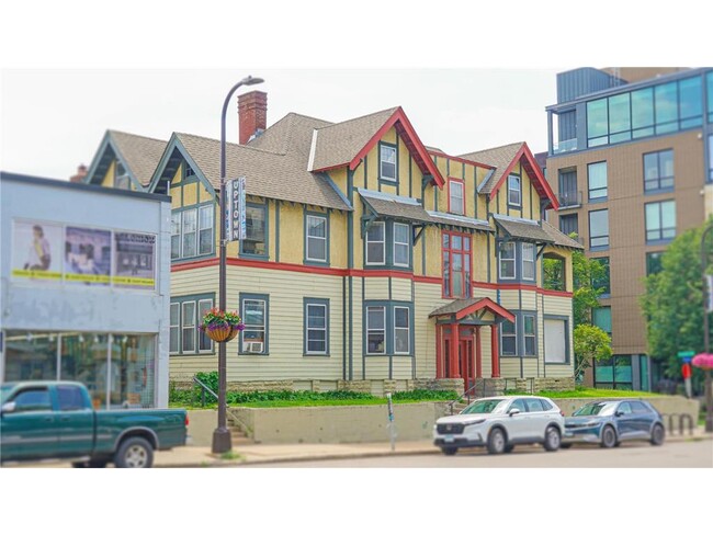Building Photo - 1721 W Lake St