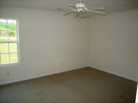 Building Photo - 129 Farm View Ln
