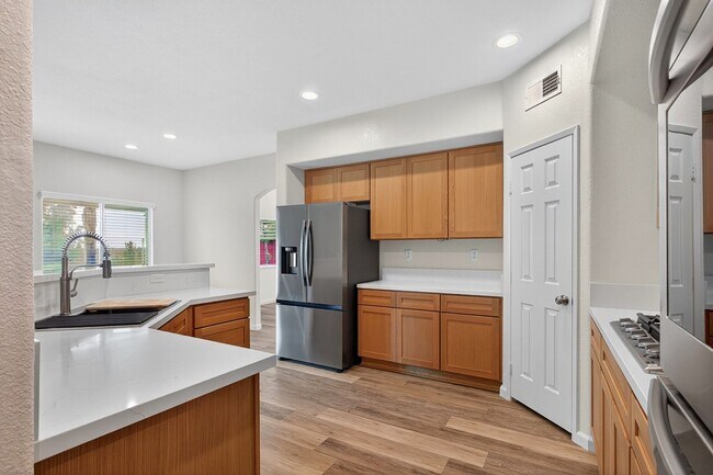 Building Photo - Most Desireable Neighborhood in Temecula  Eastridge by Redhawk