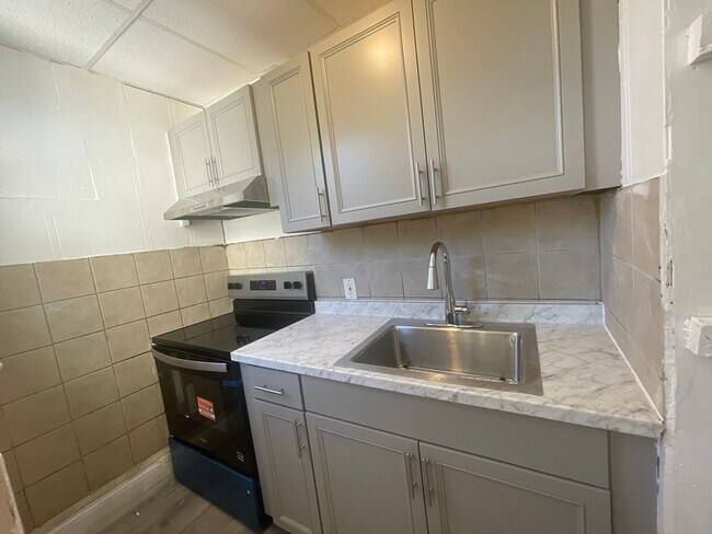 Building Photo - 94 Chatham St