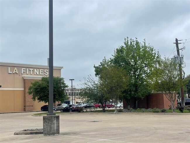 Building Photo - 9602 Val Verde St