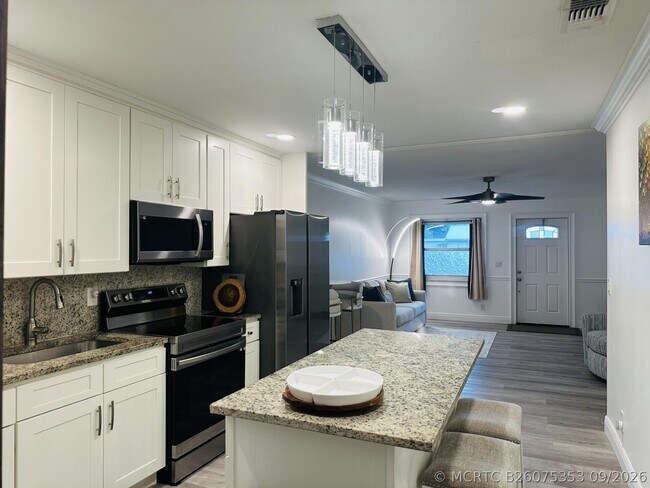 Building Photo - 1657 Magnolia Ln