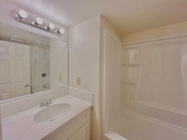 Building Photo - 5220 Indian River Dr