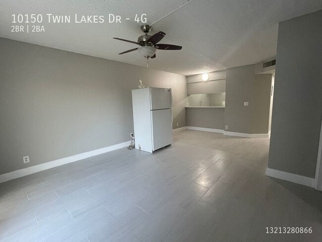 Building Photo - 10150 Twin Lakes Dr