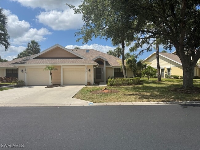 Building Photo - 1334 Park Lake Dr