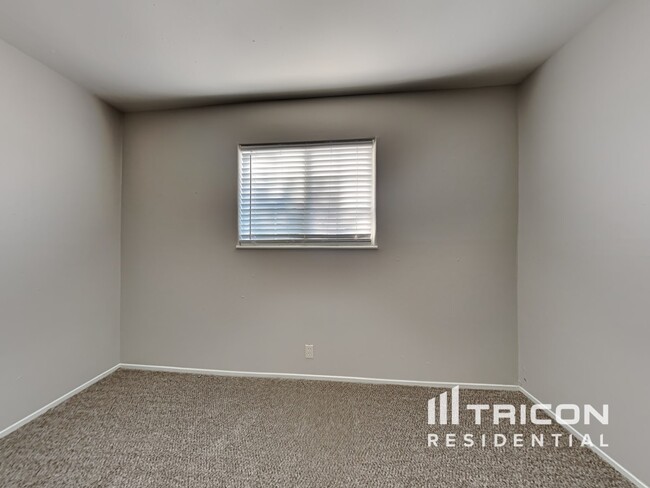 Building Photo - 2239 Fremont Ct