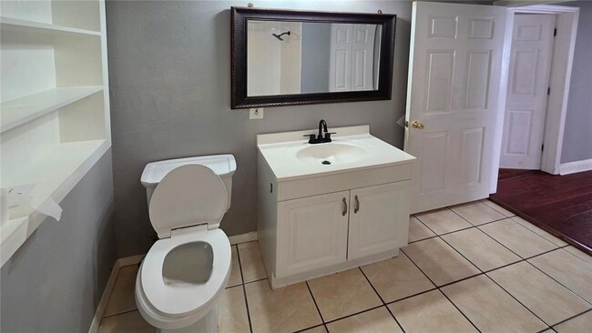 Building Photo - 936 E Shadowlawn Ave