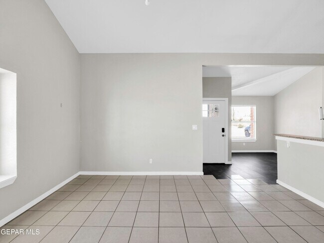 Building Photo - 1593 Hartsdale Dr