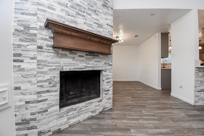 Building Photo - 19734 Redroot Dr