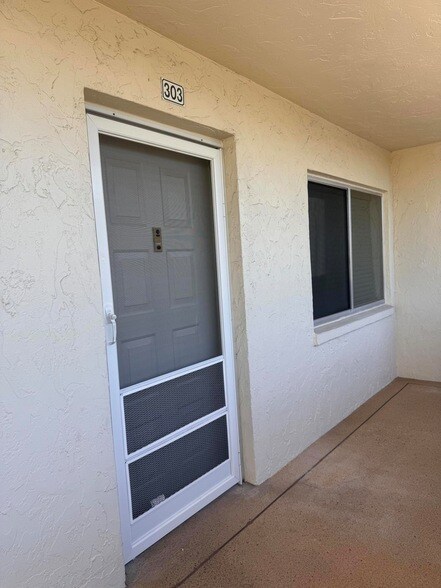 Building Photo - 3178 Via Poinciana