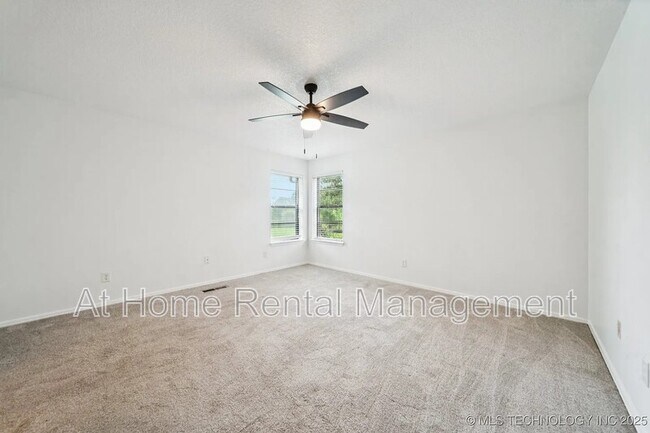 Building Photo - 6947 S 30th W Ave