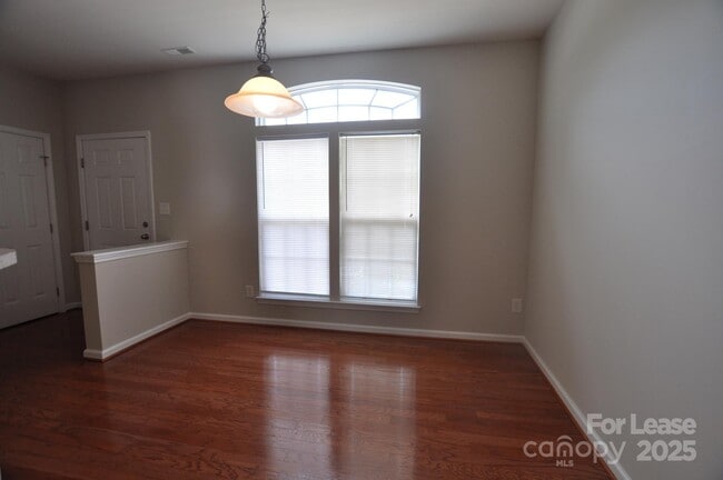 Building Photo - 4923 Sunburst Ln