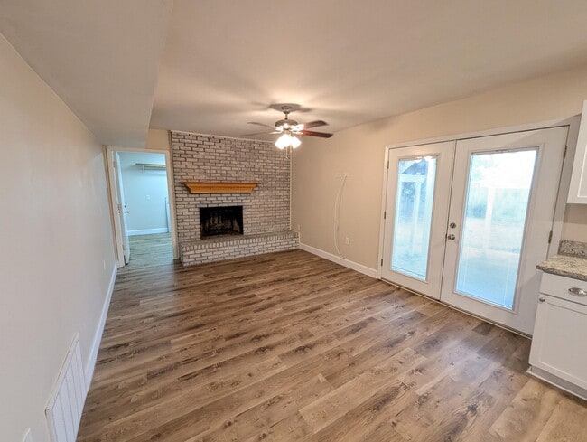 Building Photo - 1007 Boulevard De La Parisienne