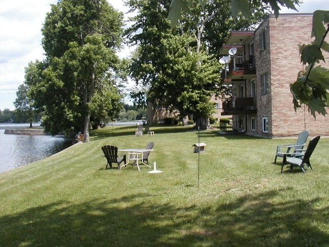 Ellicott Shores Apartments - 75 Marine Park
