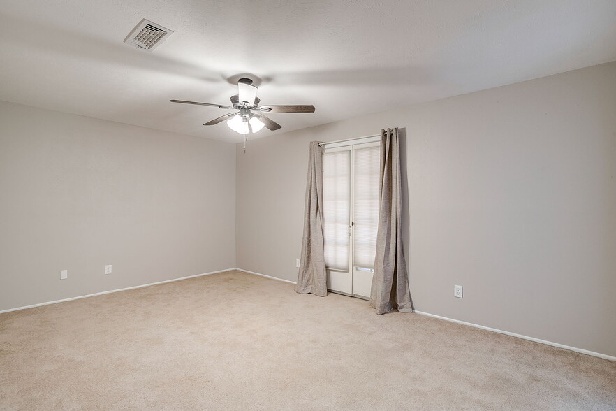 Building Photo - 1706 Larkspur Dr