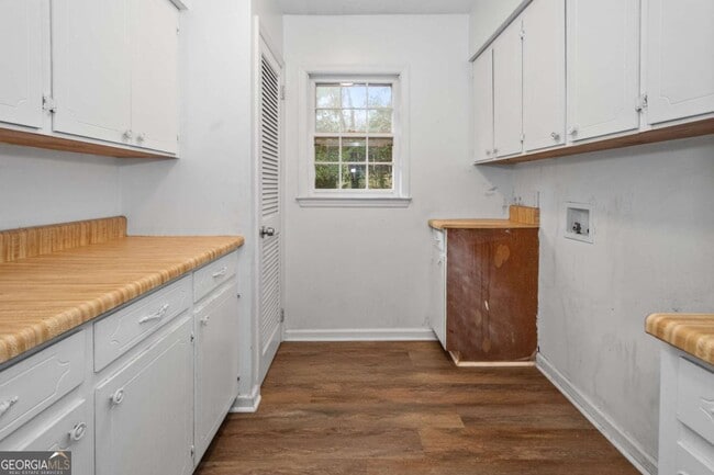 Building Photo - 209 N Lee St